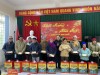 Phó chủ tịch HĐND tỉnh Nông Thanh Tùng tặng quà cho các hộ có hoàn cảnh khó khăn tại xã Đức Long huyện Hòa An