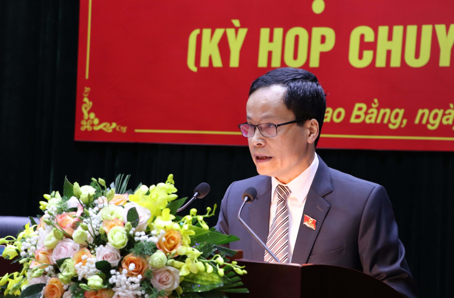 Phó chủ tịch phụ trách HĐND tỉnh Nông Thanh Tùng phát biểu khai mạc kỳ họp thứ 17 (chuyên đề)