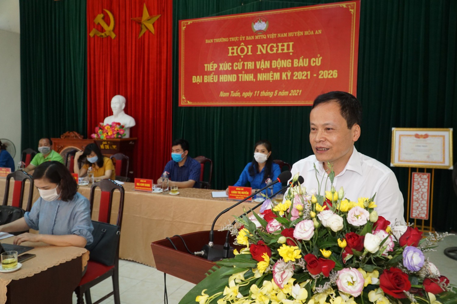 Ứng cử viên đại biểu HĐND tỉnh nhiệm kỳ 2021 - 2026 Nông Thanh Tùng - Phó Chủ tịch HĐND tỉnh phát biểu tại hội nghị tiếp xúc cử tri.