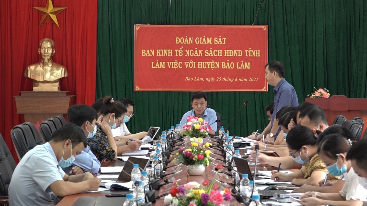 Đoàn giám sát của Ban Kinh tế - Ngân sách HĐND tỉnh làm việc tại huyện Bảo Lâm.