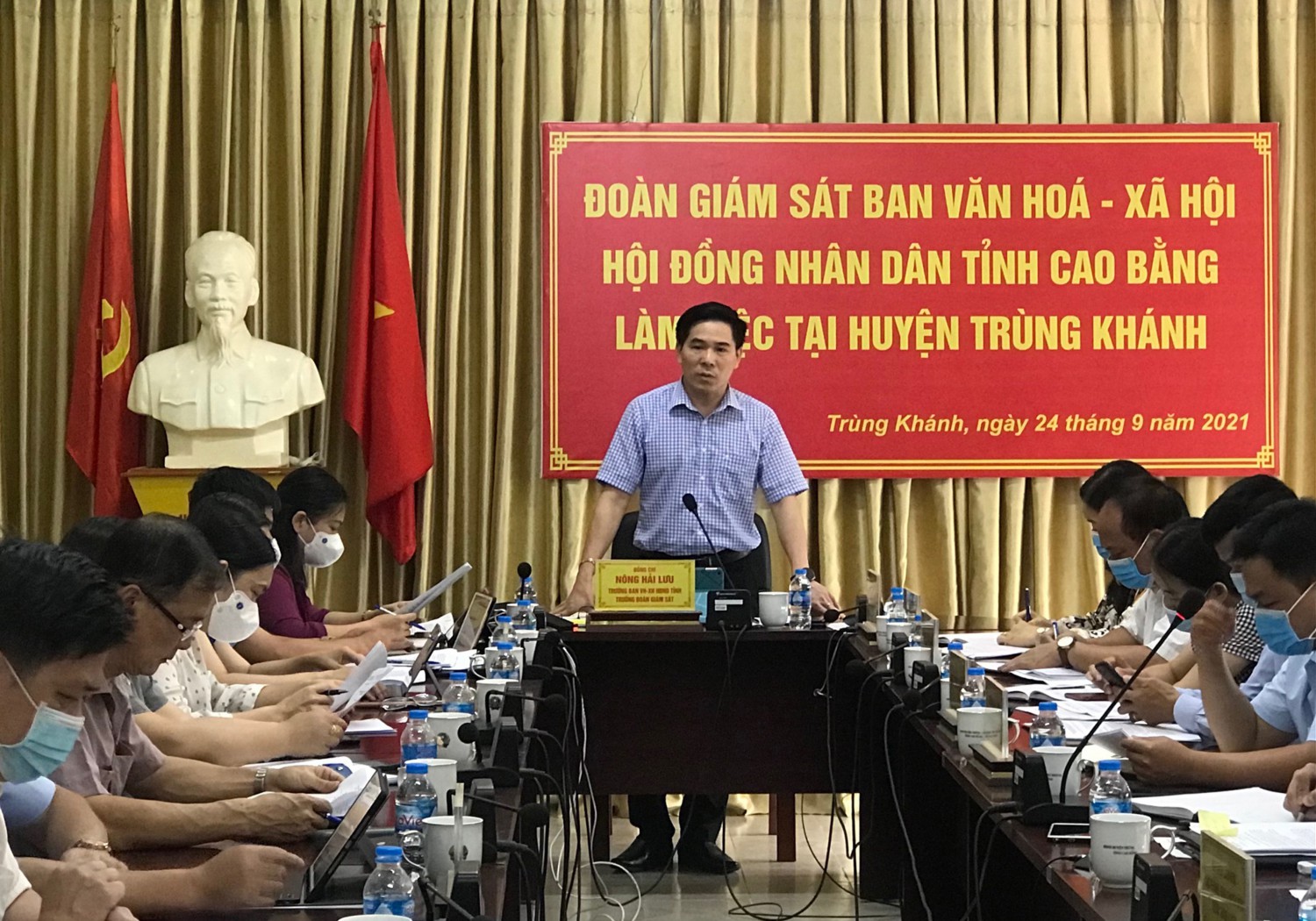 Trưởng Ban Văn hóa - Xã hội HĐND tỉnh Nông Hải Lưu phát biểu tại buổi làm việc với UBND huyện Trùng Khánh.