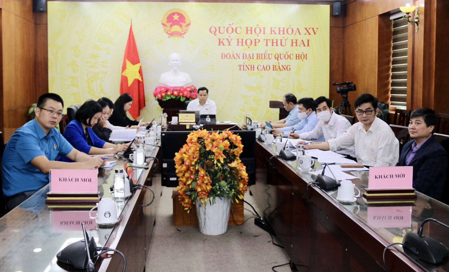 Các đại biểu tham dự kỳ họp Quốc hội tại điểm cầu Cao Bằng