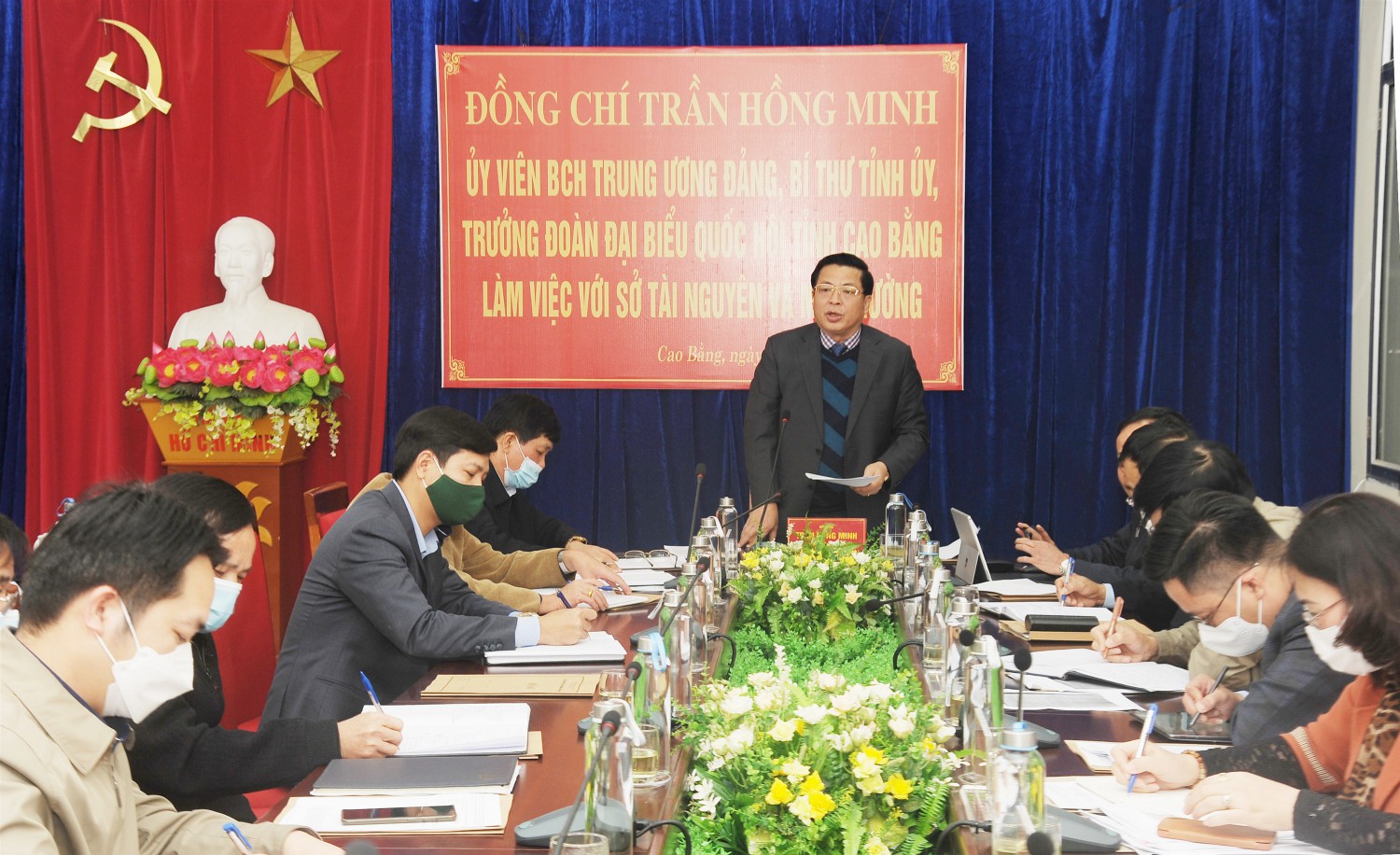 Bí thư Tỉnh ủy Trần Hồng Minh phát biểu kết luận tại buổi làm việc với Sở Tài nguyên và Môi trường.