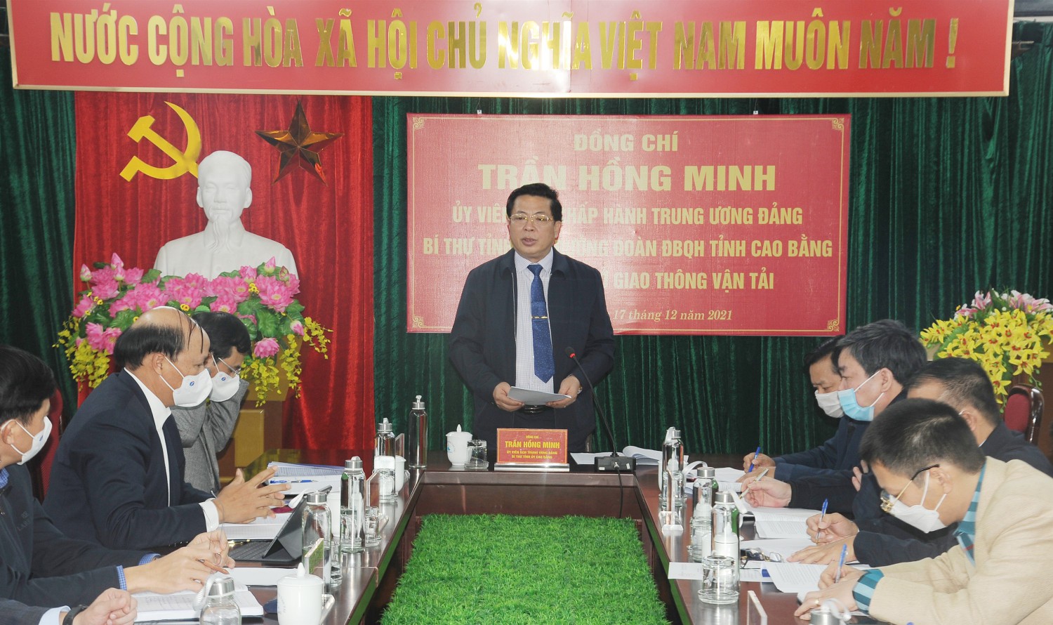 Bí thư Tỉnh ủy Trần Hồng Minh phát biểu kết luận buổi làm việc với Sở Giao thông - Vận tải.