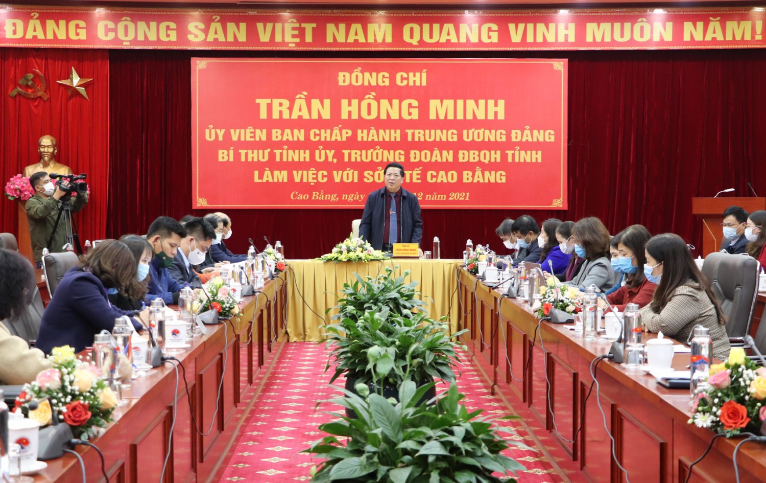 Bí thư Tỉnh ủy Trần Hồng Minh phát biểu kết luận tại buổi làm việc với Sở Y tế.