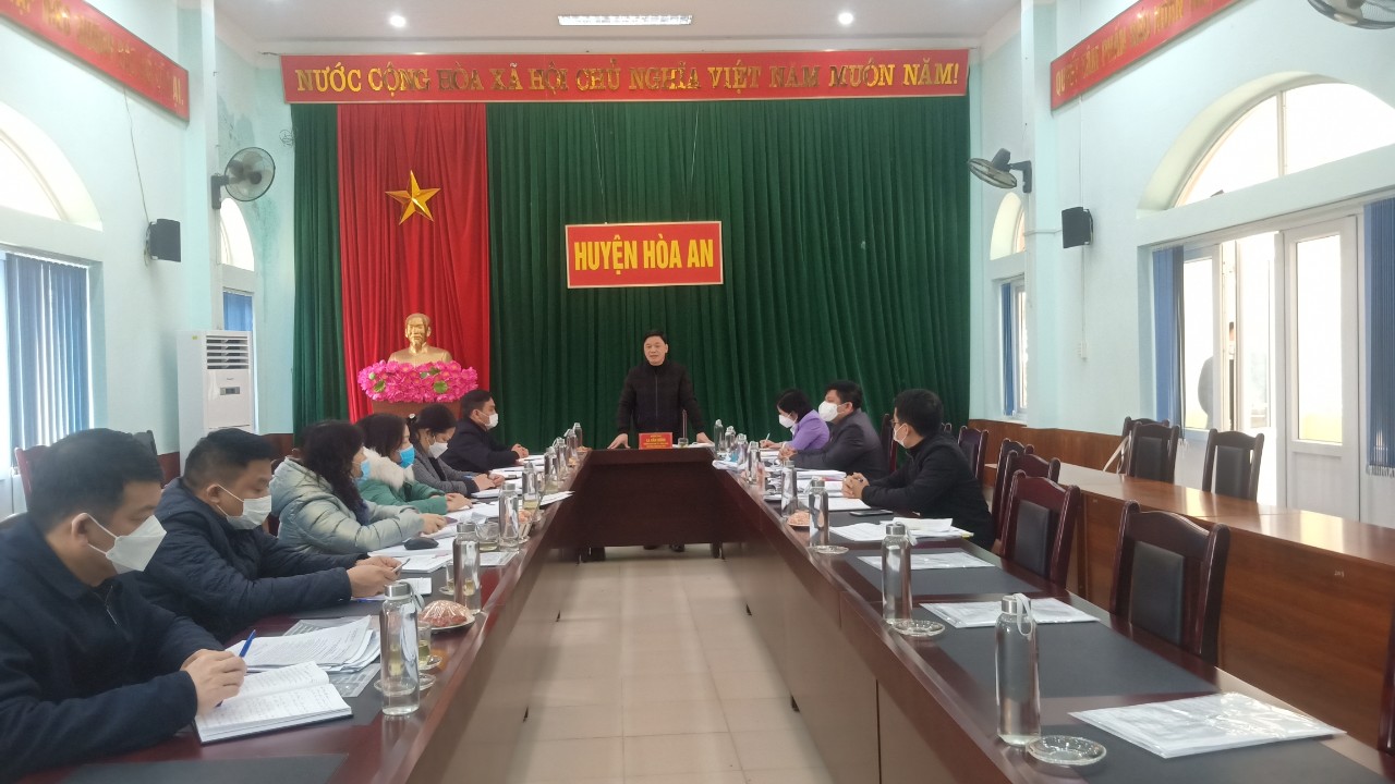 Đồng chí La Văn Hồng - Trưởng Ban Kinh tế - Ngân sách HĐND tỉnh- trưởng đoàn khảo sát phát biểu tại buổi làm việc