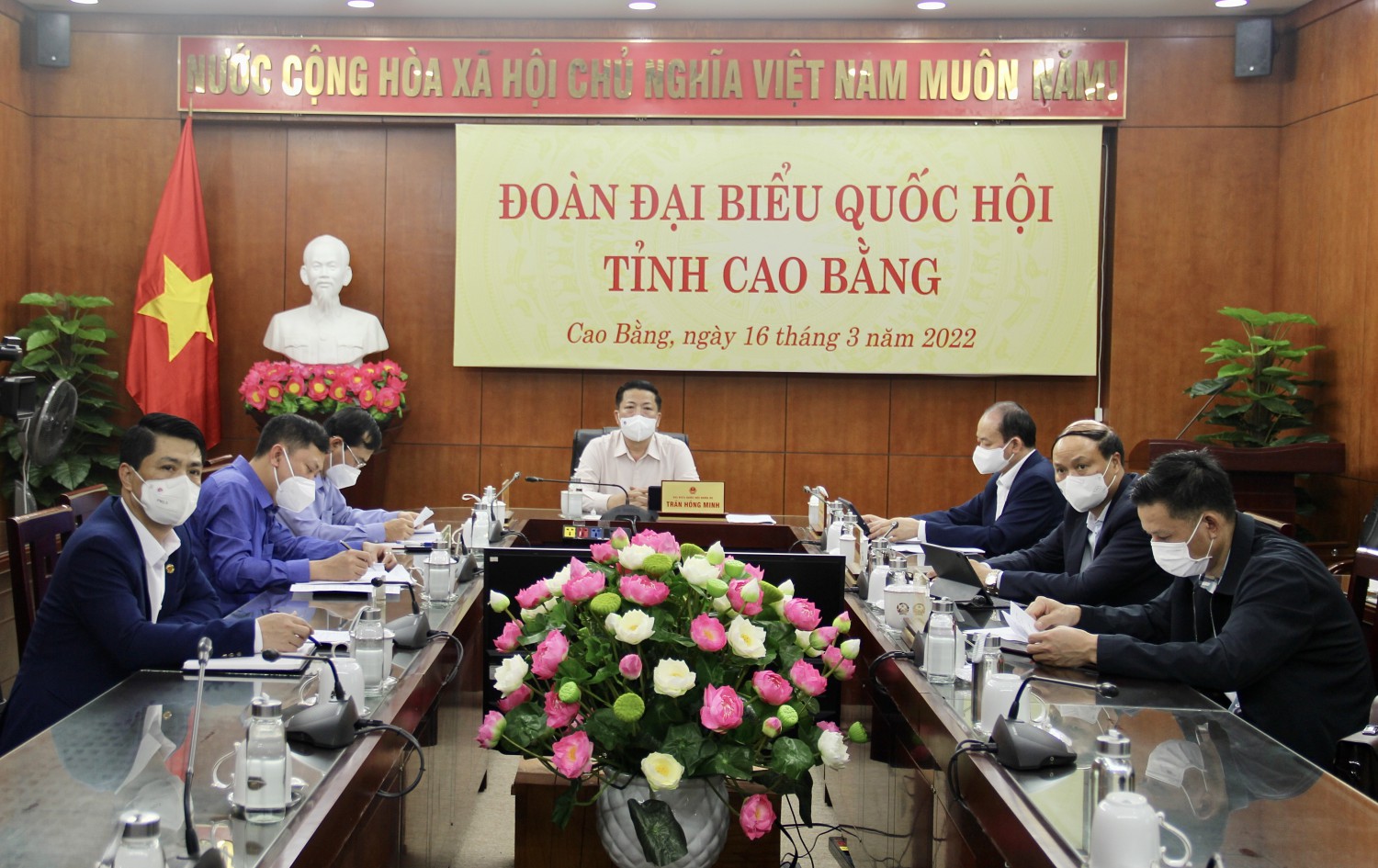 Các đại biểu dự phiên chất vấn và trả lời chất vấn tại điểm cầu Cao Bằng