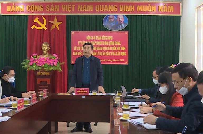 Bí thư Tỉnh ủy Trần Hồng Minh phát biểu tại buổi làm việc với Ban quản lý dự án đầu tư và xây dựng tỉnh