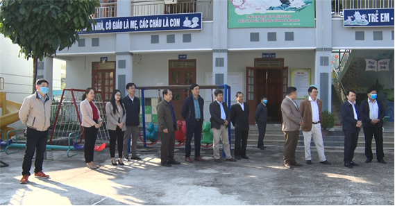 Đoàn khảo sát Ban Dân tộc HĐND tỉnh kiểm tra thực tế tại Trường Mầm non Lê Lai (Thạch An).