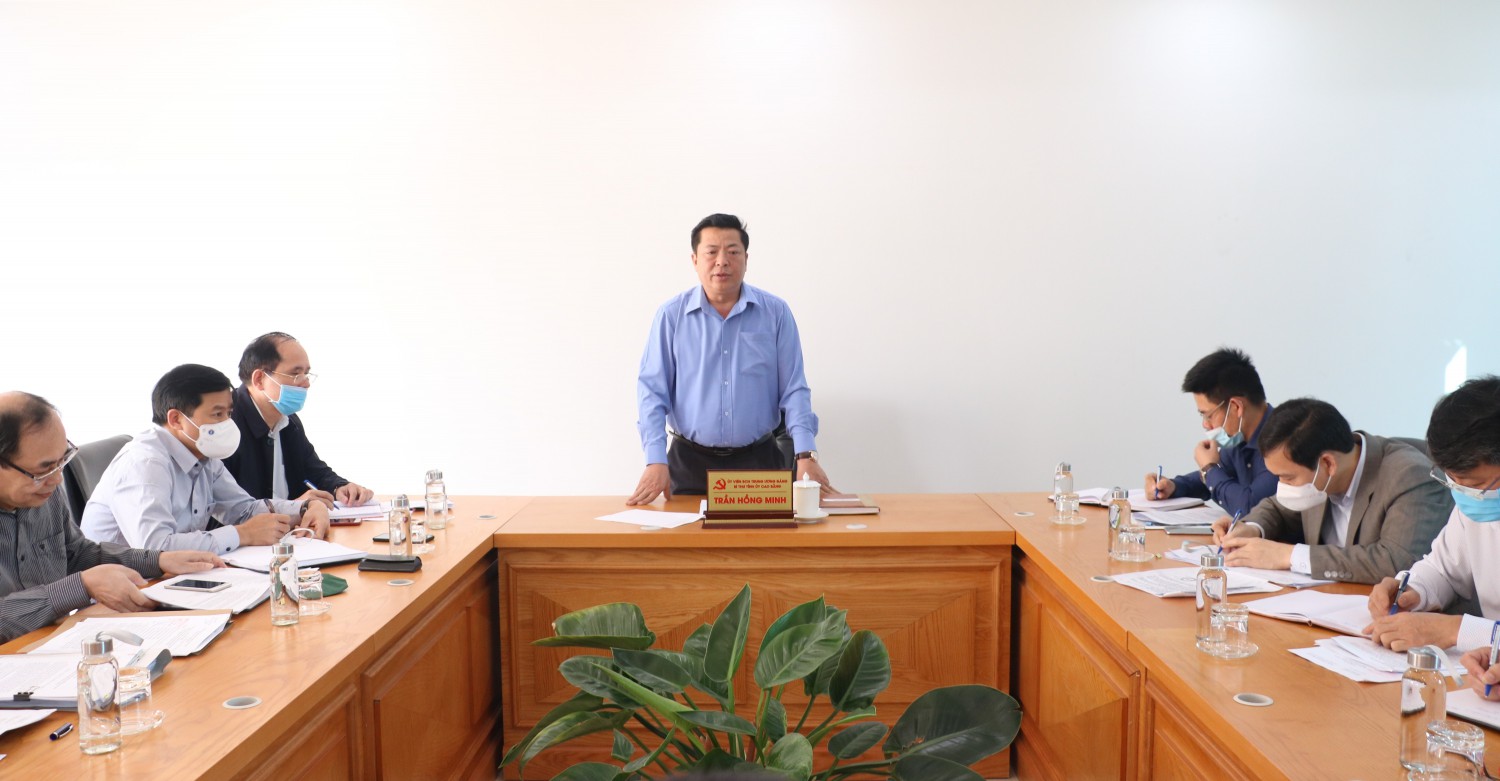 Đồng chí Trần Hồng Minh, Ủy viên Trung ương Đảng, Bí thư Tỉnh ủy, Trưởng Đoàn đại biểu Quốc hội tỉnh tiếp và đối thoại trực tiếp với công dân.