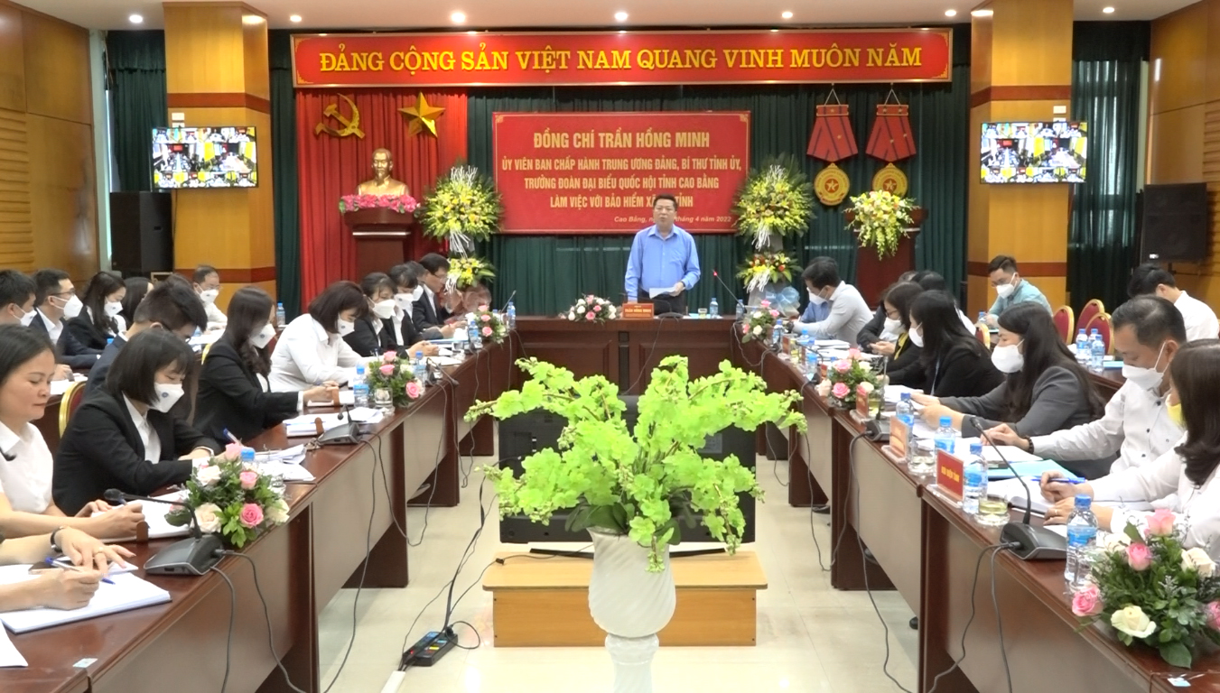 Đồng chí Trần Hồng Minh, Ủy viên Trung ương Đảng, Bí thư Tỉnh ủy, Trưởng Đoàn đại biểu Quốc hội tỉnh phát biểu tại buổi làm việc