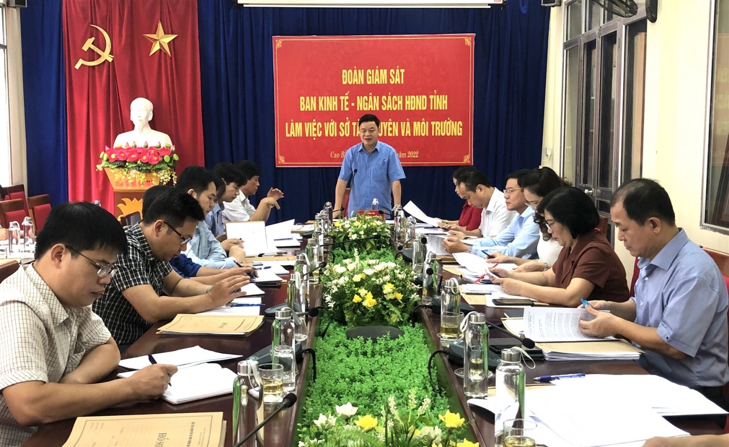 Trưởng Ban Kinh tế - Ngân sách HĐND tỉnh La Văn Hồng phát biểu tại buổi làm việc