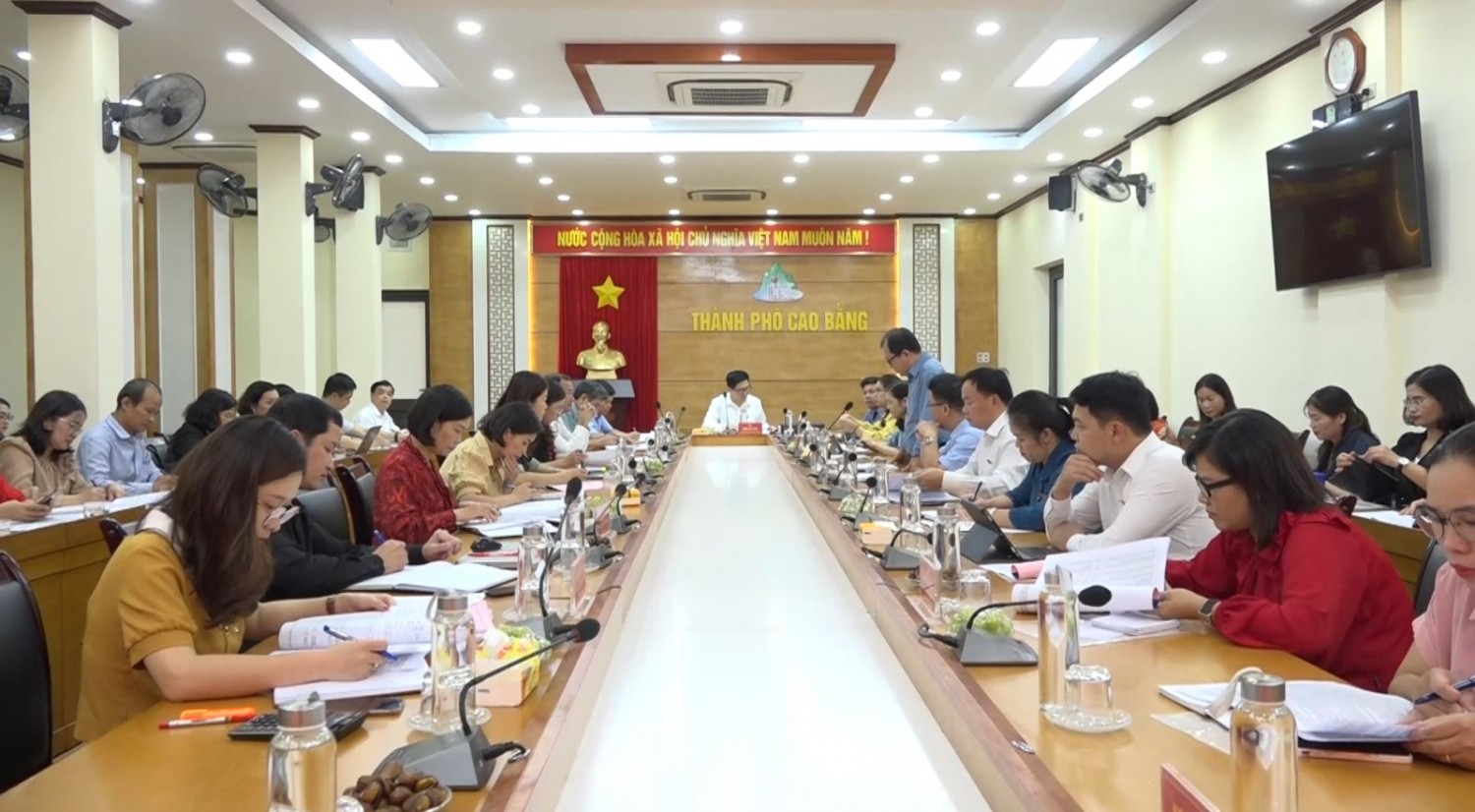Ban Văn hóa – Xã hội, HĐND tỉnh giám sát tại UBND thành phố Cao Bằng.