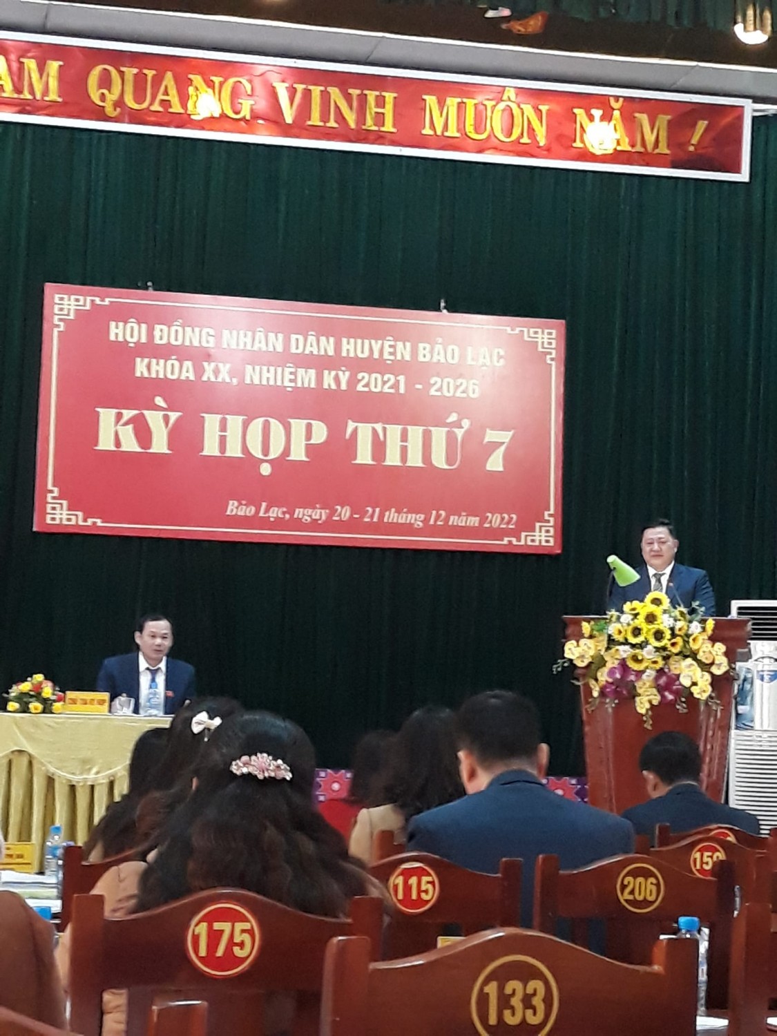 Đ/c Bàn Qúy Sơn - Trưởng Ban Dân tộc HĐND tỉnh phát biểu chỉ đạo Kỳ họp