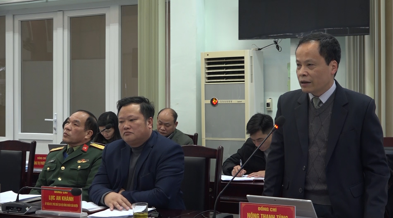 Đồng chí Nông Thanh Tùng, Ủy viên Ban Thường vụ Tỉnh ủy, Phó Chủ tịch HĐND tỉnh phát biểu tại hội nghị.