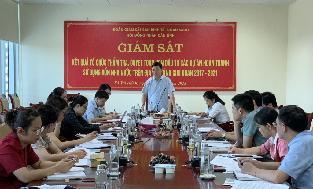 Trưởng Ban Kinh tế - Ngân sách HĐND tỉnh La Văn Hồng phát biểu tại buổi giám sát