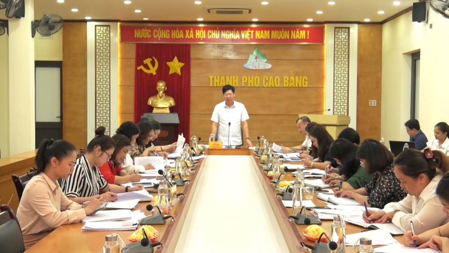 Trưởng Ban Pháp chế HĐND tỉnh Nông Văn Tuân phát biểu tại buổi giám sát.