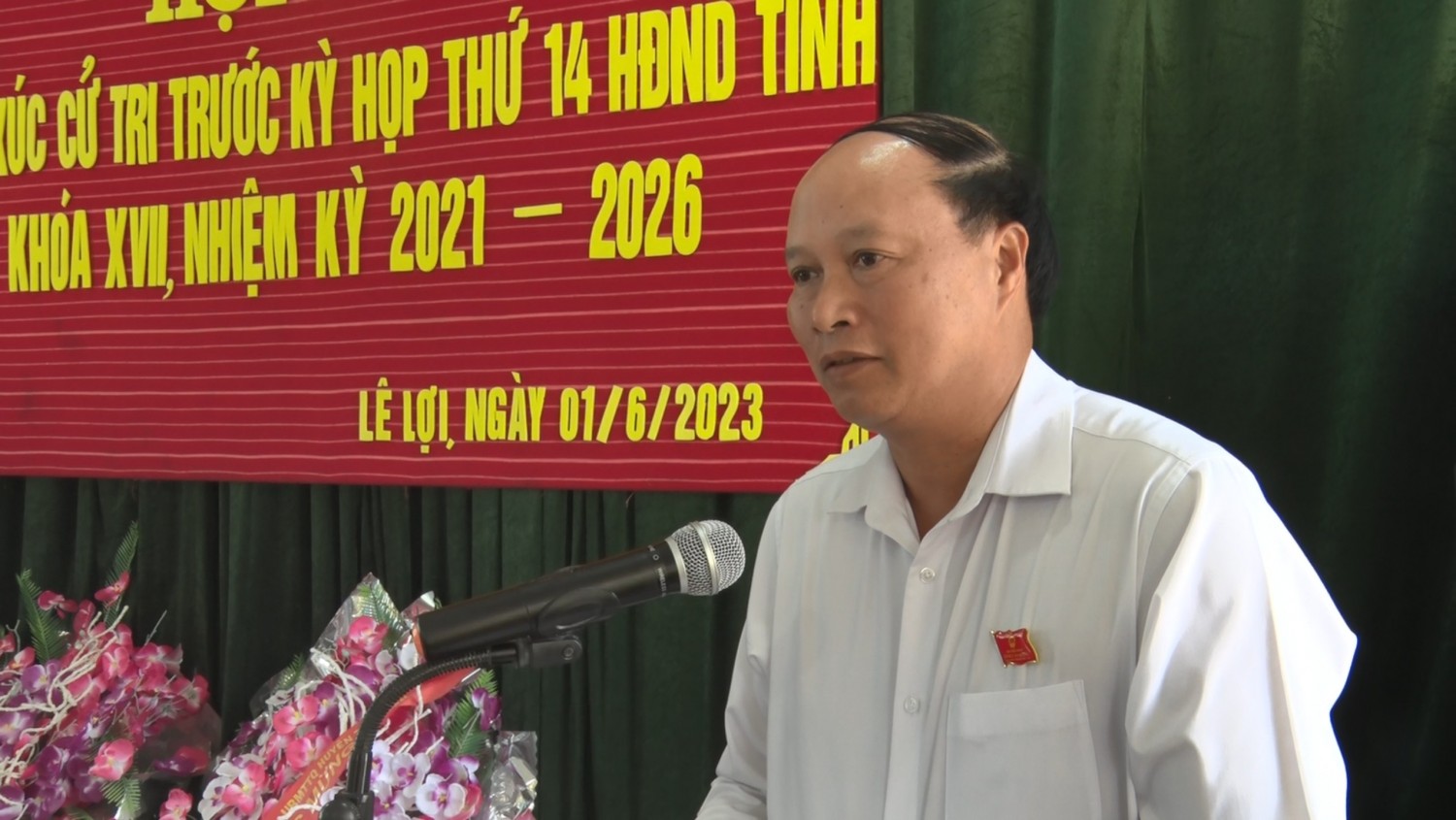 Phó Chủ tịch HĐND tỉnh Hoàng Văn Thạch phát biểu tại buổi TXCT