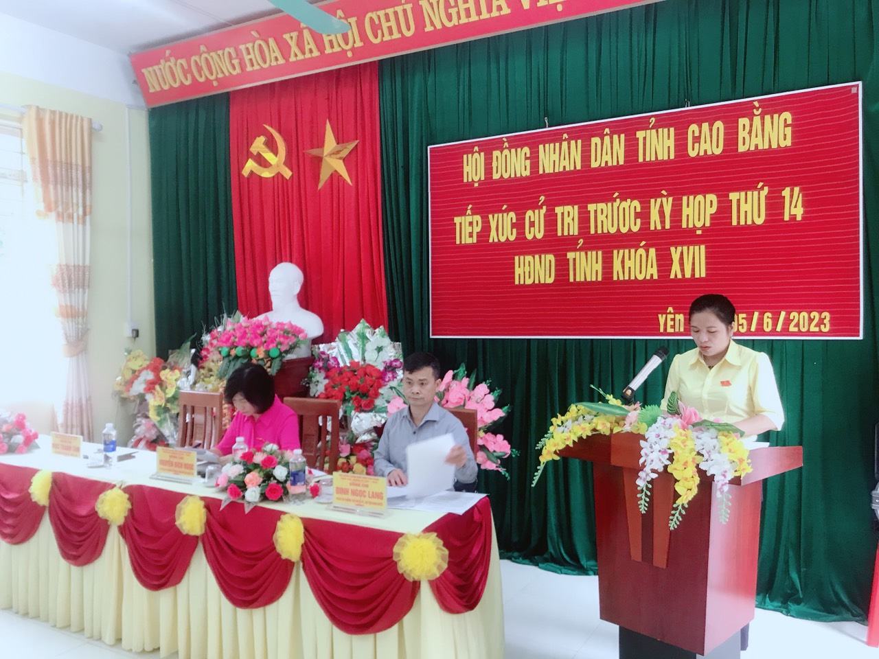 Phó Trưởng Ban Kinh tế - Ngân sách HĐND tỉnh Mạc Thanh Tâm thông báo nội dung chương trình kỳ họp giữa năm của HĐND tỉnh
