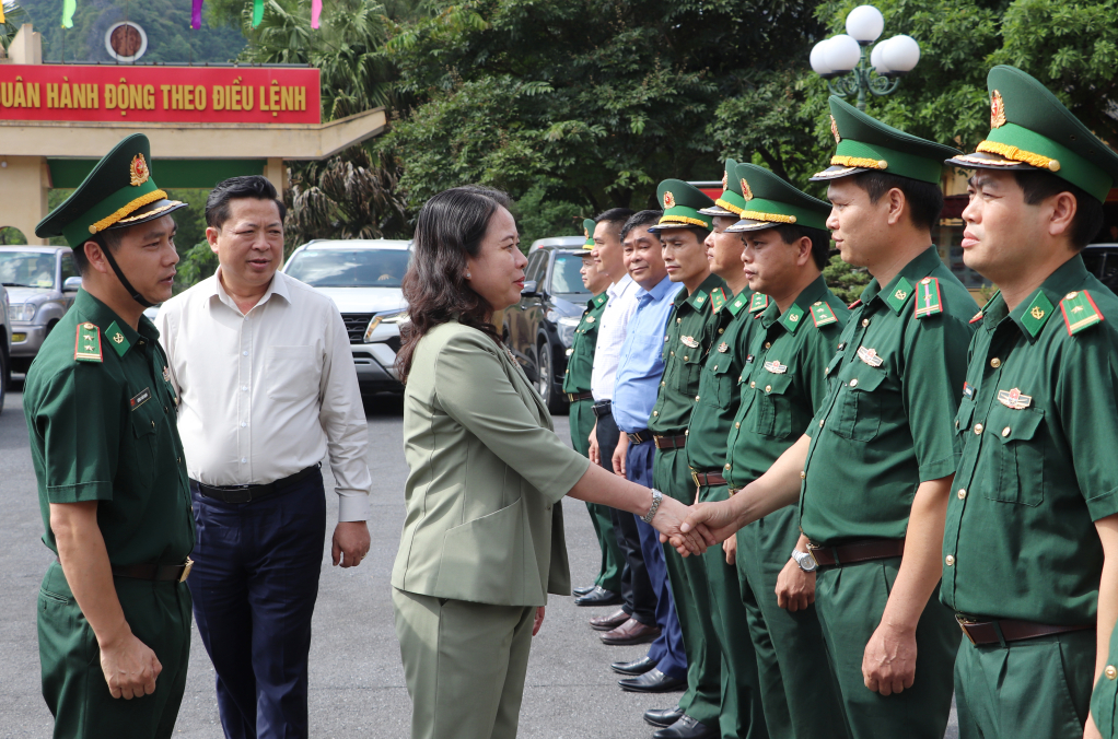 Phó Chủ tịch nước Võ Thị Ánh Xuân thăm và làm việc tại Đồn Biên phòng Đàm Thủy.
