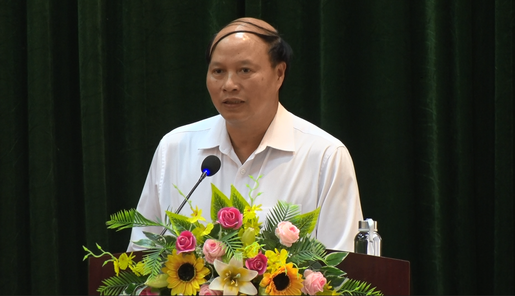 Phó Chủ tịch HĐND tỉnh Hoàng Văn Thạch phát biểu tại kỳ họp HĐND huyện Quảng Hòa