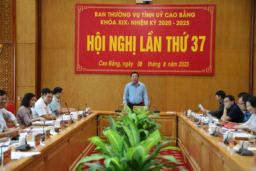 Bí thư Tỉnh ủy Trần Hồng Minh phát biểu tại hội nghị.