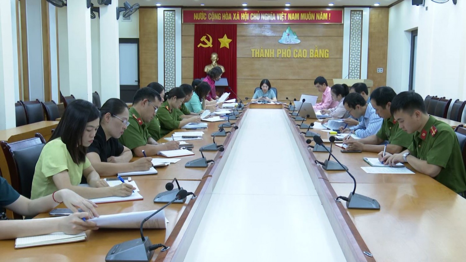 Ban Pháp chế HĐND thành phố Cao Bằng giám sát việc chấp hành các quy định pháp luật trong quản lý cư trú.