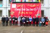 Các hộ nghèo, hoàn cảnh đặc biệt khó khăn xã Quảng Lâm (Bảo Lâm) nhận quà của Quỹ Thiện Tâm (Tập đoàn Vingroup).