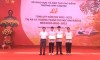 Trưởng Ban Văn hóa – Xã hội, HĐND tỉnh Nông Hải Lưu trao bằng khen cho đội tuyển Robotics 11 Cao Bằng