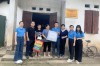 Đoàn công tác tặng quà Em Hoàng Hòa Bình, học sinh lớp 7A, trường THCS Hoàng Tung, huyện Hòa An, tỉnh Cao Bằng