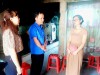 Đ/c Nông Thanh Tùng - Phó Chủ tịch HĐND tỉnh thăm hỏi, động viên và trao quà hỗ trợ cho gia đình bị hỏa hoạn