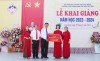 Bí thư Tỉnh ủy Trần Hồng Minh tặng 1 bộ máy tính, 1 bộ máy chiếu cho Trường Trường Phổ thông Dân tộc nội trú tỉnh.