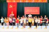 Đoàn đại biểu Quốc hội tỉnh tặng quà học sinh có hoàn cảnh khó khăn xã Đàm Thủy.