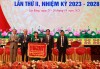 Lãnh đạo Liên đoàn Thương mại và Công nghiệp Việt Nam trao Bức trướng cho Hiệp hội Doanh nghiệp tỉnh.