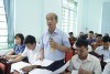 Cử tri xã Nam Tuấn phát biểu kiến nghị tại buổi tiếp xúc.