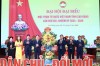 Các đồng chí Thường trực Tỉnh ủy tặng hoa chúc mừng Đại hội.