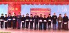 1Phó Bí thư Thường trực Tỉnh ủy Triệu Đình Lê và lãnh đạo Huyện ủy Quảng Hòa tặng quà Tết nhân dân xóm Lũng Luông, xã Hạnh Phúc.
