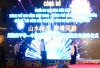 Các đại biểu nhấn nút công bố khai thông tuyến du lịch.