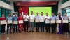 Lãnh đạo huyện trao giấy khen cho 12 tập thể và 10 cá nhân đã có thành tích tiêu biểu trong công tác phối hợp, tham mưu phục vụ các hoạt động của HĐND huyện nhiệm kỳ 2021 - 2026.