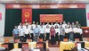 Đ/c Hà Nhật Lệ, Phó Chủ tịch HĐND tỉnh và Lãnh đạo các Ban HĐND tỉnh chụp ảnh lưu niệm với HĐND Thành phố Cao Bằng