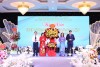 Phó Chủ tịch HĐND tỉnh Hà Nhật Lệ tặng hoa chúc mừng Liên hiệp các Hội Khoa học và Kỹ thuật tỉnh