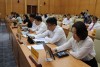 Đại biểu biểu quyết thông qua các nghị quyết tại kỳ họp.