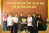 Đoàn công tác tặng quà cán bộ, chiến sĩ Đồn Biên phòng Lũng Nặm.