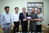 Phó Chủ tịch Quốc hội Nguyễn Đức Hải thăm, tặng quà gia đình thương binh Nông Quốc Đoan. Ảnh: Hồ Long