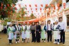 Phó Chủ tịch HĐND tỉnh Hà Nhật Lệ chung vui cùng bà con nhân dịp ngày hội đại đoàn kết dân tộc