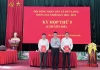 Phó trưởng Ban Thường trực Ban Tổ chức Tỉnh ủy Trịnh Sỹ Tài trao quyết định bổ nhiệm, luân chuyển cho đồng chí Nông Văn Lương và Vũ Đức Thiện