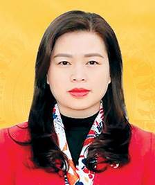 'A person with long hair wearing a red shirt and scarf

AI-generated content may be incorrect.'