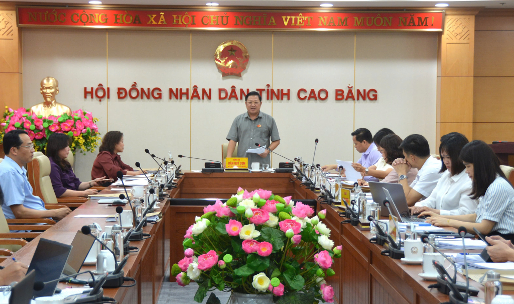 Đồng chí Bàn Qúy Sơn, Tỉnh ủy viên, Trưởng Ban Dân tộc HĐND tỉnh kết luận cuộc họp