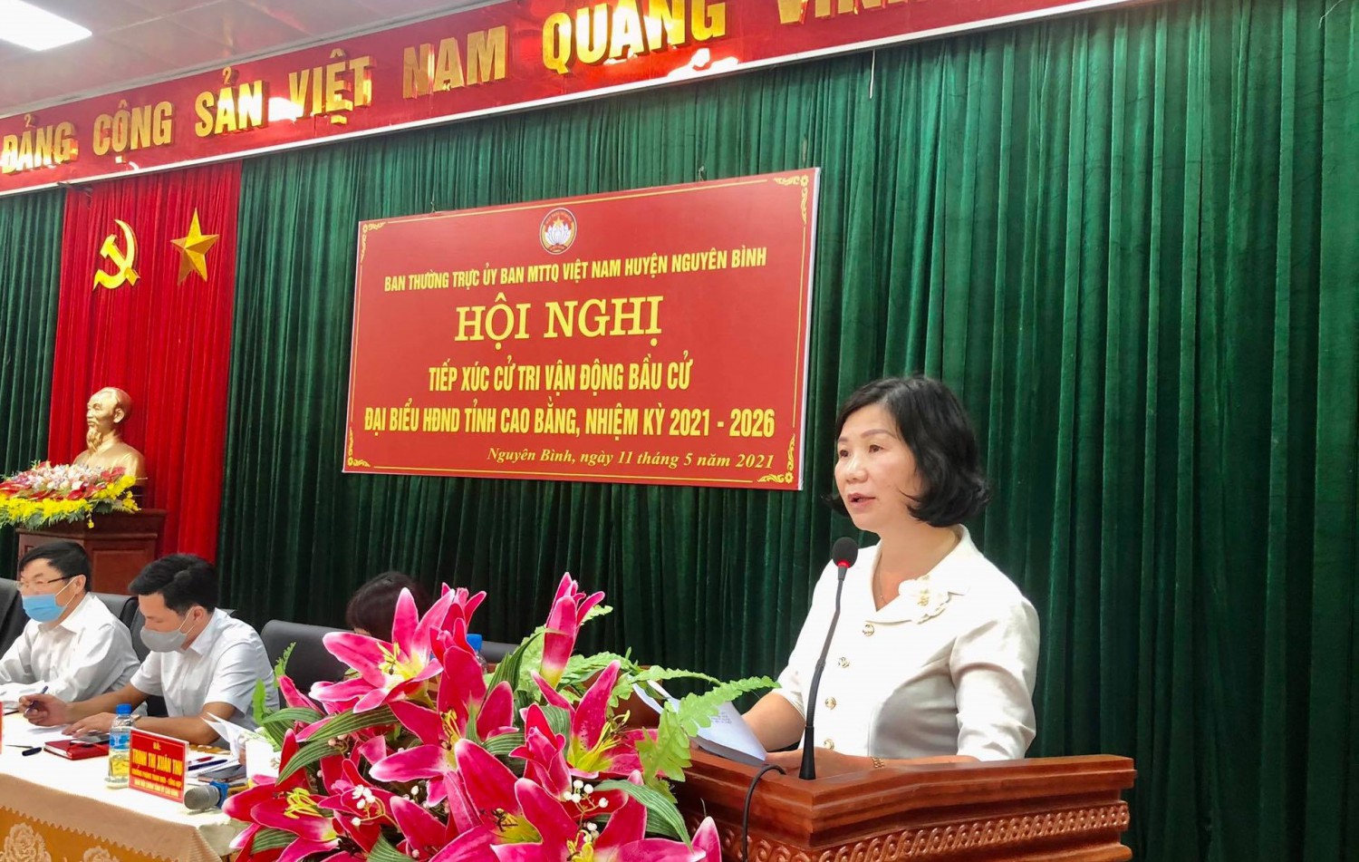 Ứng cử viên Đại biểu HĐND tỉnh khóa XVII, nhiệm kỳ 2021 - 2026 Nguyễn Bích Ngọc - PCT UBND tỉnh trình bày chương trình hành động tại hội nghị.
