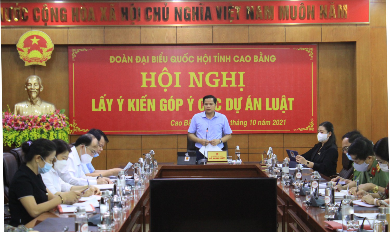 Phó trưởng đoàn chuyên trách Đoàn đại biểu Quốc hội tỉnh Bế Minh Đức phát biểu tại hội nghị